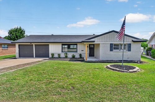 154 Hallmark Drive W, Fort Worth, TX, 76134 | Card Image