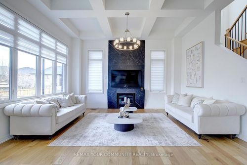 96 Bond Cres, Richmond Hill, ON, L4E3K7 | Card Image