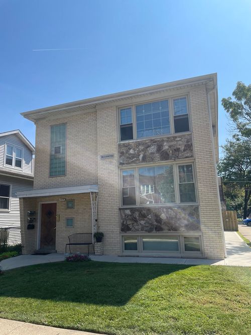 gr-3659 W Eddy St, Chicago, IL, 60618-9147 | Card Image