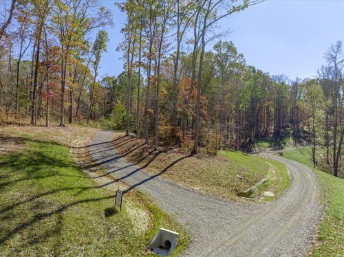 6049 Stone Cliff Ln, Franklin, TN, 37064-3587 | Card Image