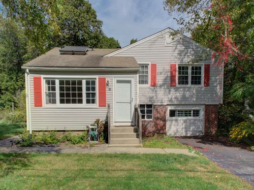 24 Larchmont Ter, Mystic, CT, 06355-1052 | Card Image