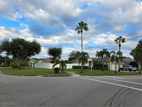 857 Summerfield Dr, NAPLES, FL, 34120-1466 | Card Image