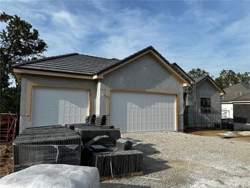 8200 Westlake Dr, Parkville, MO, 64152-6222 | Card Image