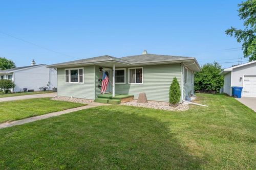 611 Park Street, Combined Locks, WI, 54113 | Card Image