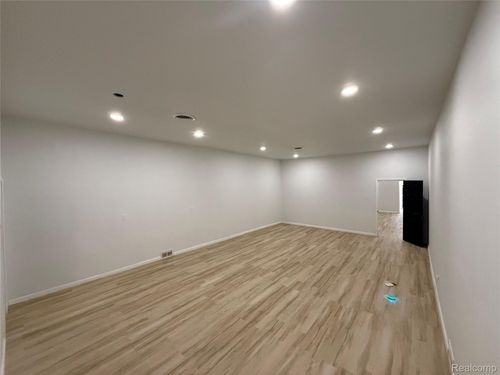 19147 Joy Rd, Detroit, MI, 48228-3013 | Card Image