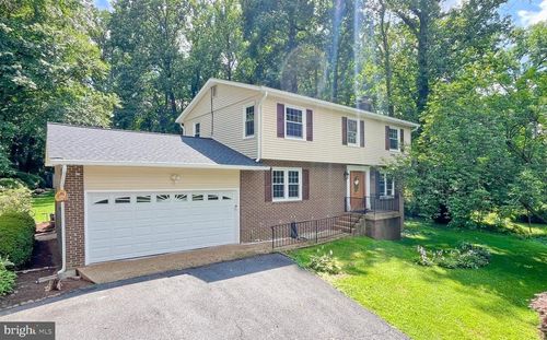 8835 Burke Rd, BURKE, VA, 22015-3619 | Card Image