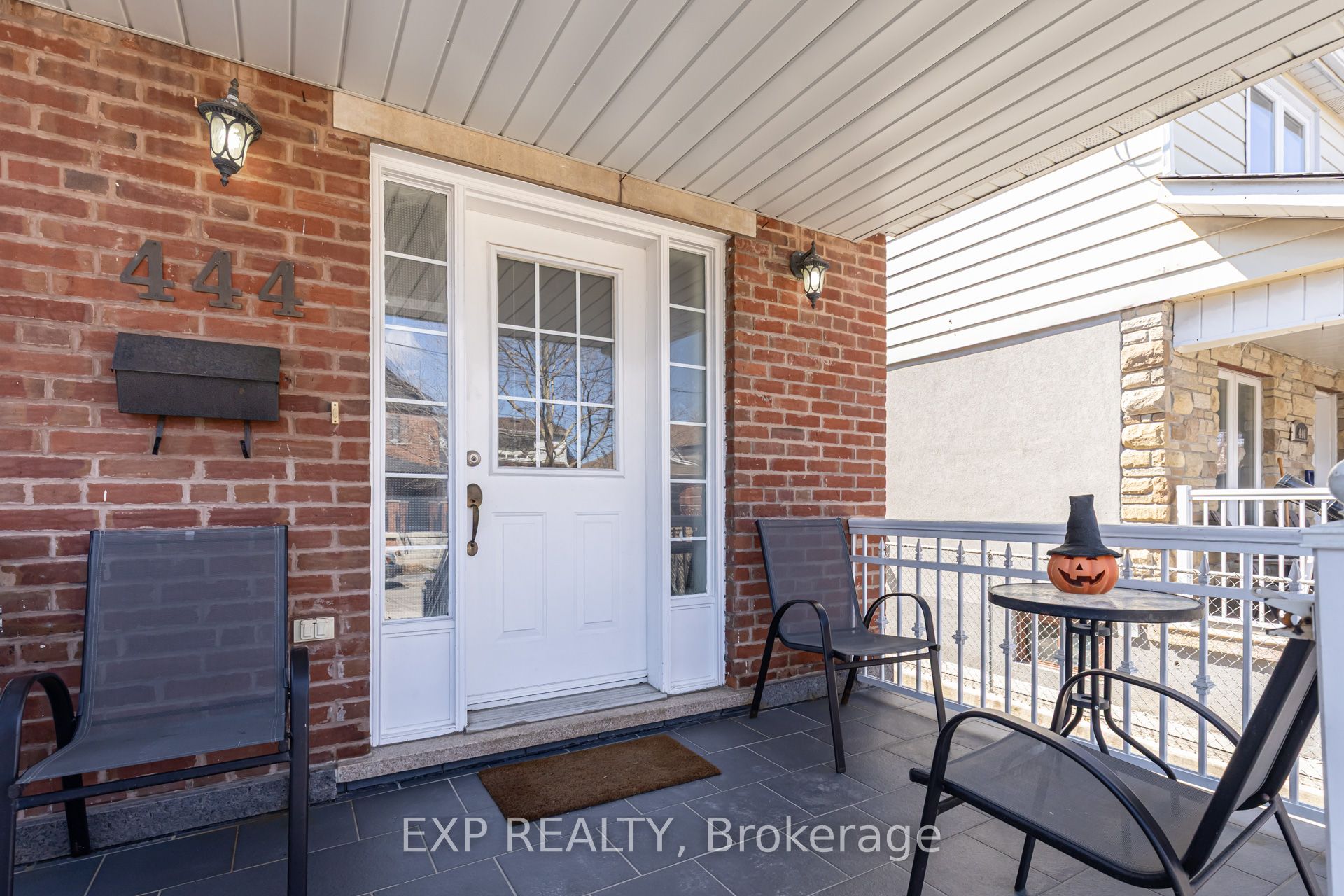 Residential in Toronto W02 2