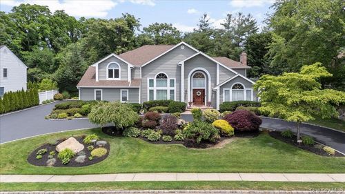 4 Shannon Dr, Woodbury, NY, 11797-1227 | Card Image