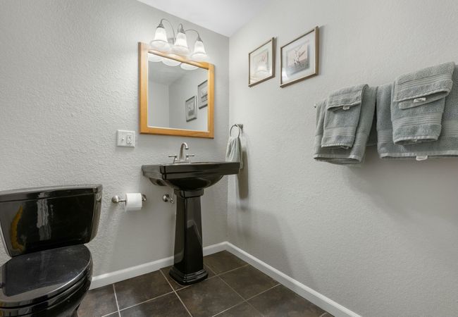 Mainfloor Powder Room | Image 45