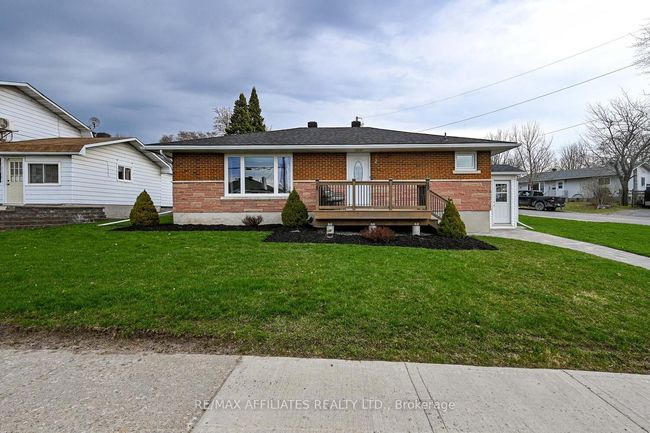 2 Philip St, House other with 4 bedrooms, 2 bathrooms and 4 parking in Smiths Falls ON | Image 7