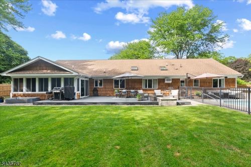 21 Carteret St, West Milford, NJ, 07480-2918 | Card Image