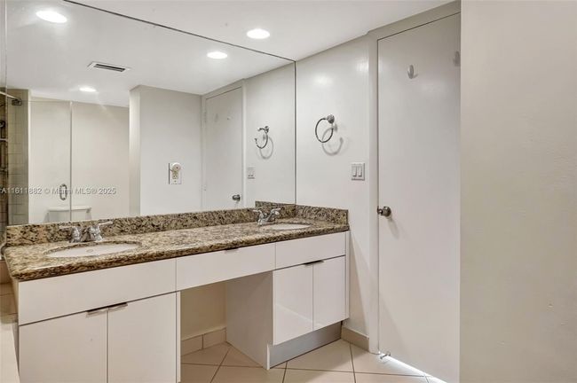APT-16F - 5600 Collins Ave, Condo with 2 bedrooms, 2 bathrooms and null parking in Miami Beach FL | Image 17