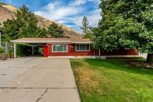 266 N 1040 E, Springville, UT, 84663-1627 | Card Image