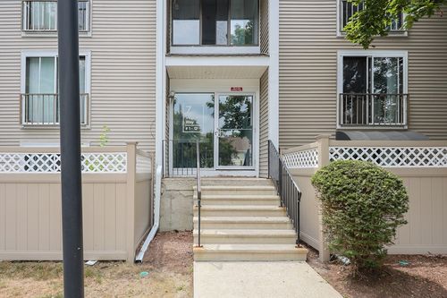 apt-4-7 Village Way, Natick, MA, 01760-3907 | Card Image
