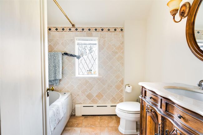Full Bathroom | Image 18