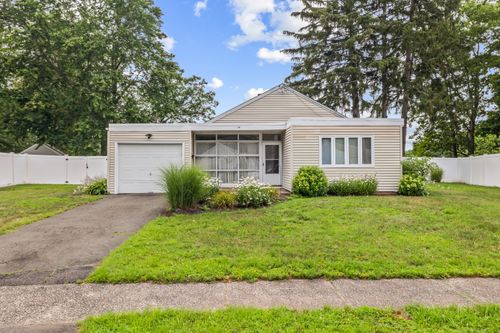 24 Manor Cir, East Hartford, CT, 06118-3428 | Card Image