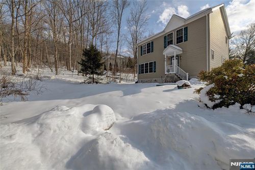 6 Hudson Ave, Oak Ridge, NJ, 07438-9111 | Card Image