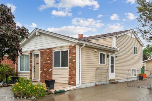22123 Ridgeway St, Saint Clair Shores, MI, 48080-4088 | Card Image