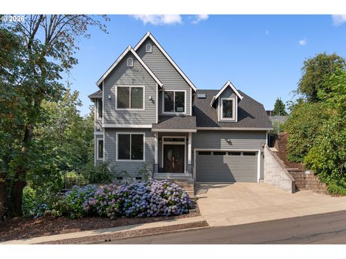 2903 Ne Fremont Dr, Portland, OR, 97220 | Card Image