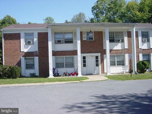 1-8 Mosby Ct, Round Hill, VA, 20141-9436 | Card Image