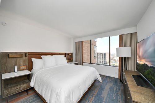 t8-1300 Lamar St, Houston, TX, 77010-3017 | Card Image