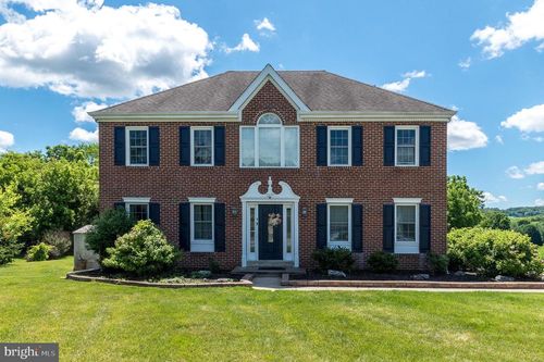 4 Magnolia Ct, DOWNINGTOWN, PA, 19335-2285 | Card Image