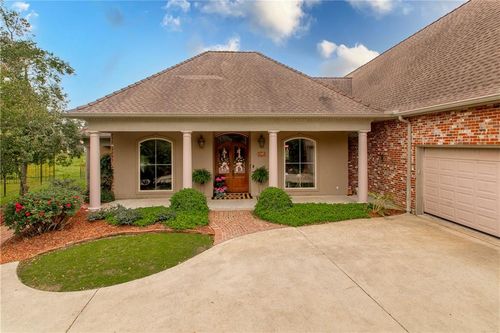 451 Lake Orleans Blvd, Ponchatoula, LA, 70454-9707 | Card Image