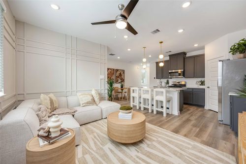 965 Mansfield St, Houston, TX, 77091-4116 | Card Image