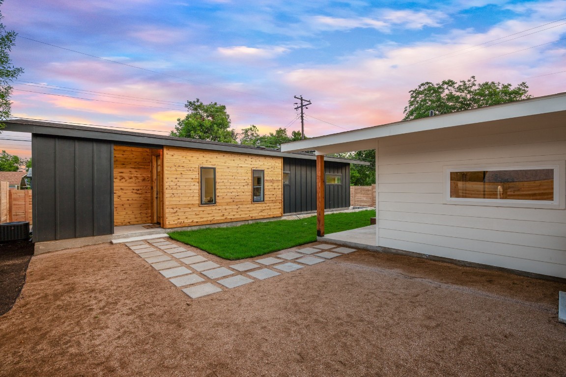 Ravensdale Ln, Austin, TX 78723