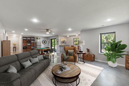 612 Melendy Ln, Cedar Falls, IA, 50613-6352 | Card Image