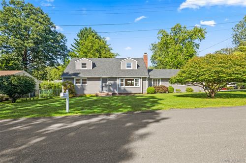 17 Sunset Dr, Suffern, NY, 10901-6820 | Card Image