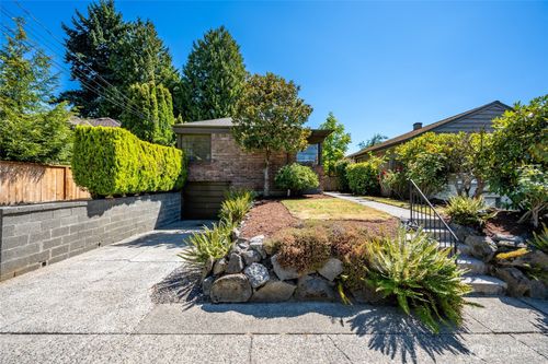 8046 Bagley Ave N, Seattle, WA, 98103-4540 | Card Image