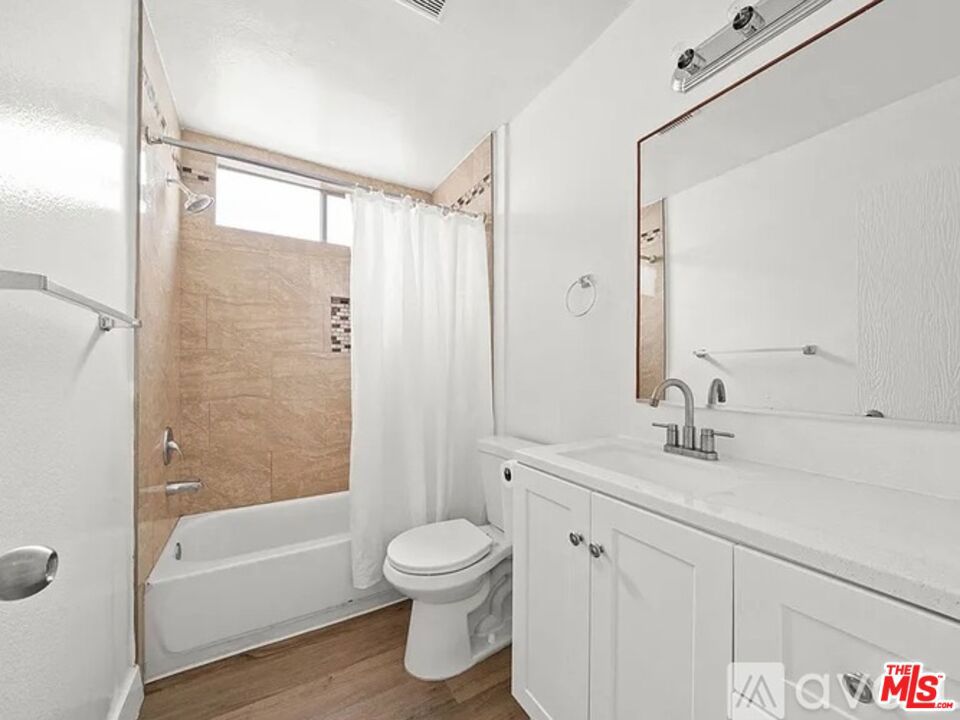 Residential Lease in Manhattan Beach 4
