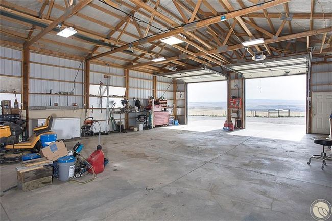 Shop with double doors, and set up for commercial air | Image 32