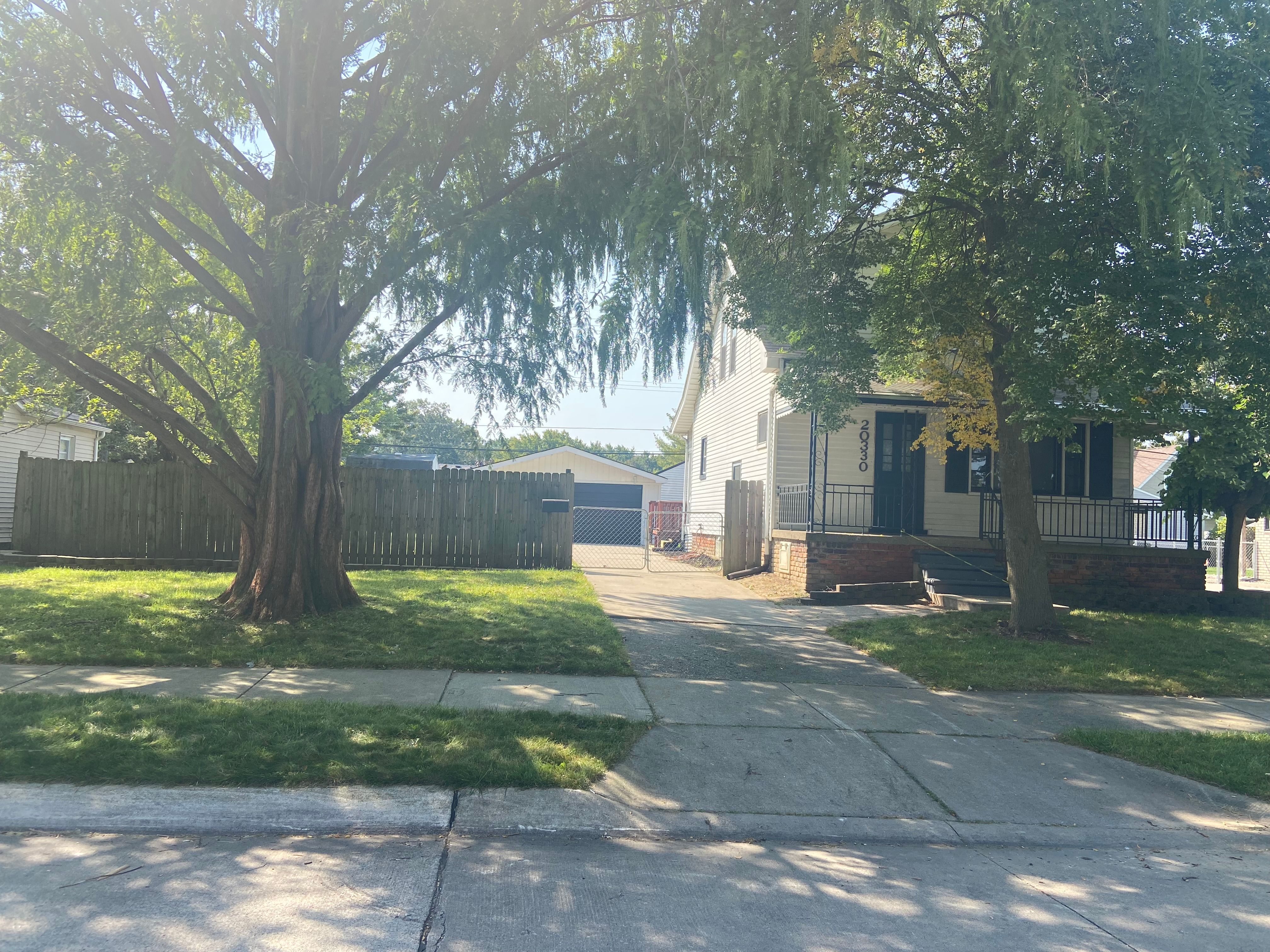 Rosedale St, Saint Clair Shores, MI 48080