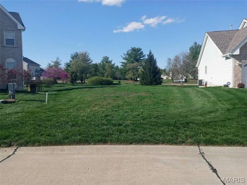 1056 Saratoga Springs Ct, Florissant, MO, 63034-3501 | Card Image