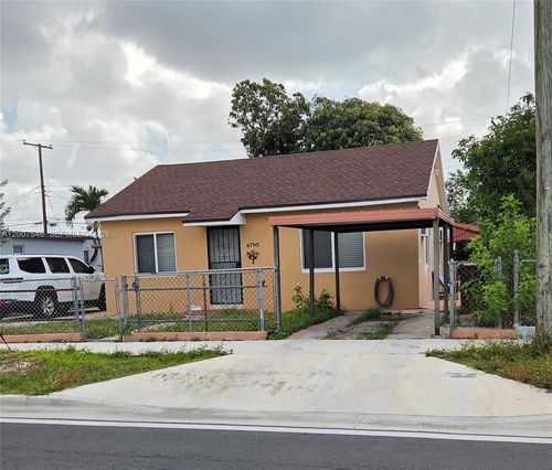 4795 E 8th Ct, Hialeah, FL, 33013 | Card Image