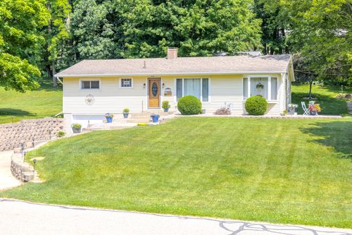 122 Pinecrest Dr, Jonesville, MI, 49250-1134 | Card Image