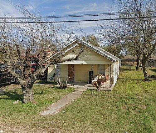 208 S Church St, Elm Mott, TX, 76640-9759 | Card Image