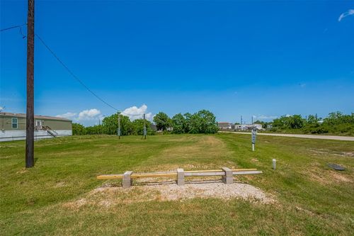 365 16th St, Dickinson, TX, 77539-2984 | Card Image