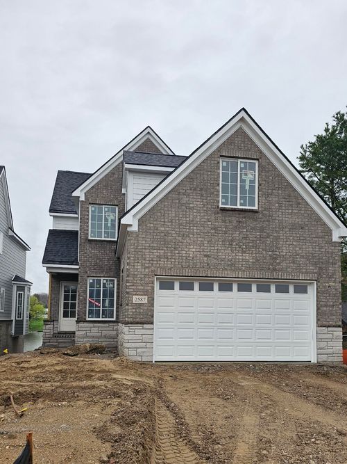 2587 Woodland Cove Dr, Brighton, MI, 48114-7010 | Card Image