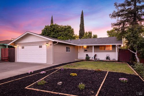 325 Shasta Dr, Vacaville, CA, 95687-5526 | Card Image