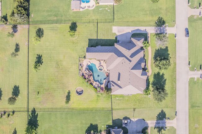 Drone / aerial view of a pool | Image 37