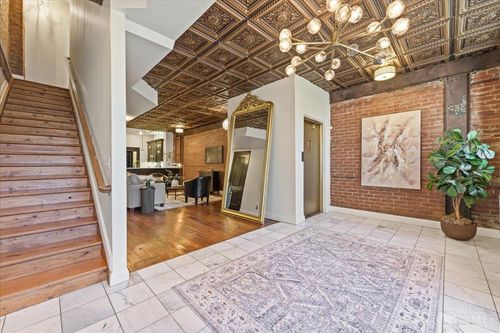 1302 Main St, Cincinnati, OH, 45202-7614 | Card Image