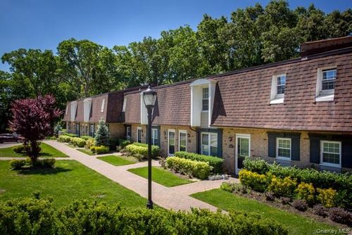 e-15-100 Villa Dest Dr, Coram, NY, 11727-4501 | Card Image