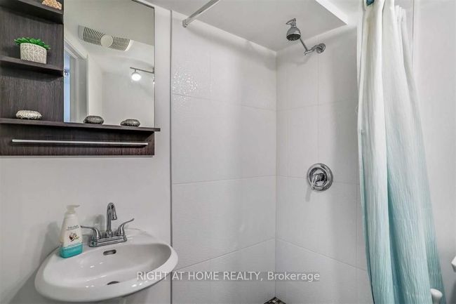 6 Broadpath Rd, Condo with 4 bedrooms, 2 bathrooms and 1 parking in North York ON | Image 23