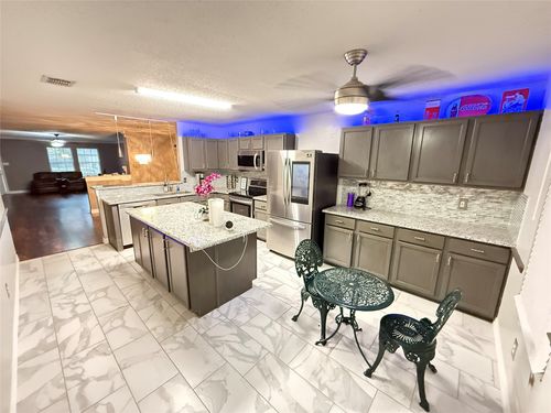 910 Anvil Creek Dr, Arlington, TX, 76001-6110 | Card Image