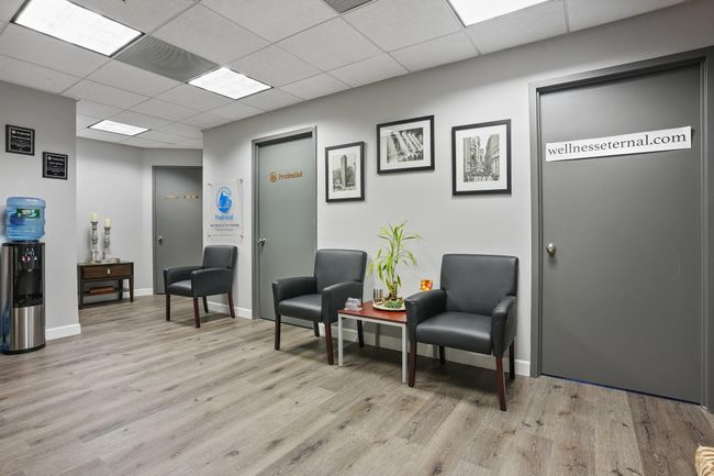 3 Level waiting area | Image 5