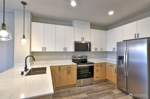 apt-b2-15613 Admiralty Way, Lynnwood, WA, 98087-6753 | Card Image