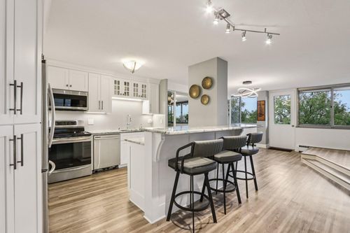 1919 N Summit Ave, Milwaukee, WI, 53202-1301 | Card Image